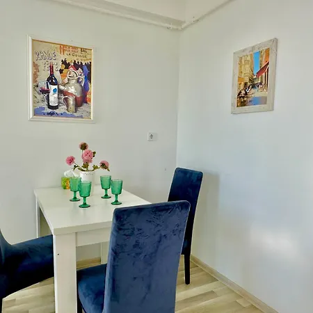 Acqua Santa 66 Summerland Apartment *