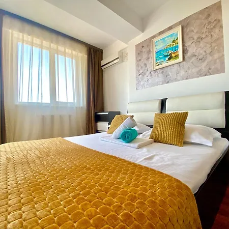 Acqua Santa 66 Summerland Apartment